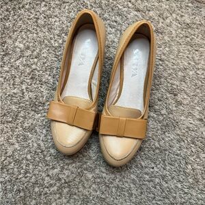 SAFIYA Tan Block Heel Sandals Size 6